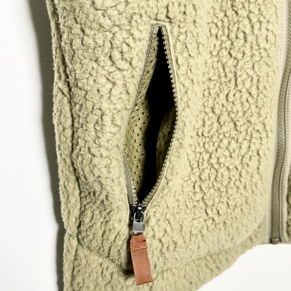 NWT Patagonia Men's Retro Pile Fleece Full Zip Vest Sz Medium - Picture 3 of 7